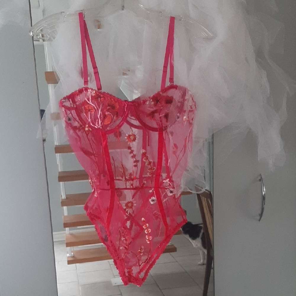 HOT💖Pink Floral Emroidered Lace Bodysuit Size XS/S